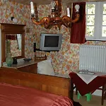 Les Genets Bed & Breakfast Hatrival